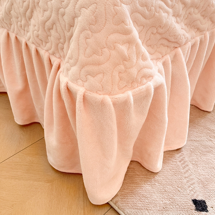 91家纺网 家纺一手货源 找家纺 金阳光家纺 2025新款雕花牛奶绒蕾丝花边款床单床盖四件套 艾薇尔-粉