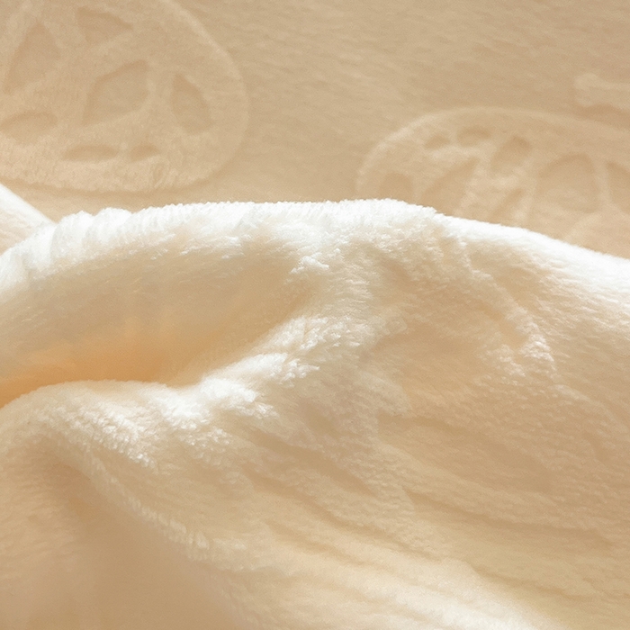 91家纺网 家纺一手货源 找家纺 金阳光家纺 2025新款雕花牛奶绒蕾丝花边款床单床盖四件套 艾薇尔-米白