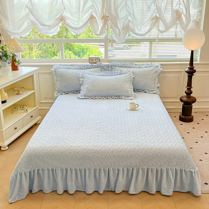 91家纺网 家纺一手货源 找家纺 金阳光家纺 2025新款雕花牛奶绒蕾丝花边款床单床盖四件套 艾薇尔-蓝