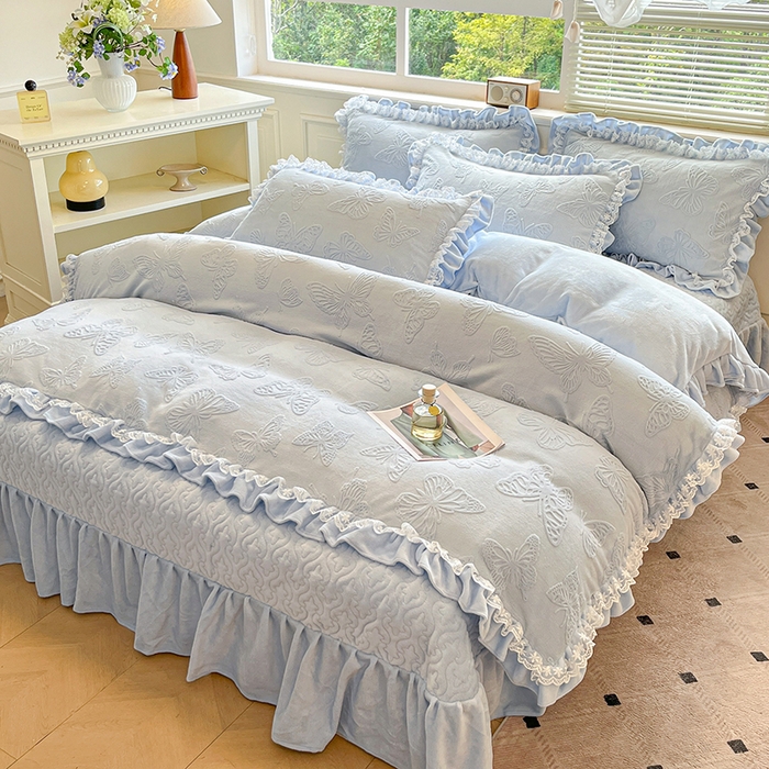 91家纺网 家纺一手货源 找家纺 金阳光家纺 2025新款雕花牛奶绒蕾丝花边款床单床盖四件套 艾薇尔-蓝