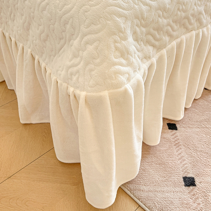 91家纺网 家纺一手货源 找家纺 金阳光家纺 2025新款雕花牛奶绒蕾丝花边款床单床盖四件套 艾薇尔-米白