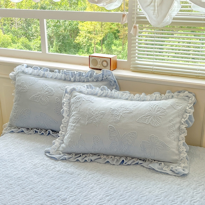 91家纺网 家纺一手货源 找家纺 金阳光家纺 2025新款雕花牛奶绒蕾丝花边款床单床盖四件套 艾薇尔-蓝