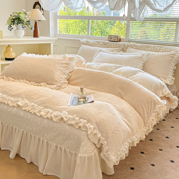 91家纺网 家纺一手货源 找家纺 金阳光家纺 2025新款雕花牛奶绒蕾丝花边款床单床盖四件套 艾薇尔-米白