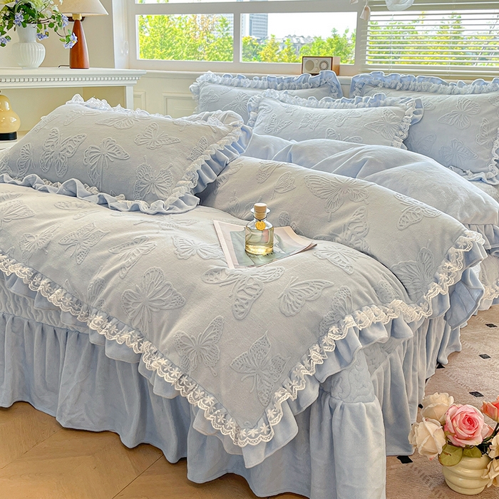 91家纺网 家纺一手货源 找家纺 金阳光家纺 2025新款雕花牛奶绒蕾丝花边款床单床盖四件套 艾薇尔-蓝