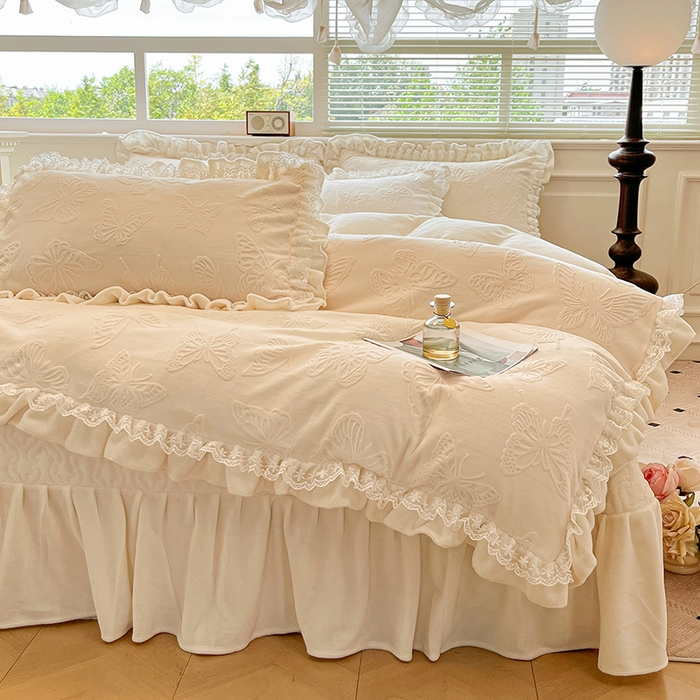 91家纺网 家纺一手货源 找家纺 金阳光家纺 2025新款雕花牛奶绒蕾丝花边款床单床盖四件套 艾薇尔-米白