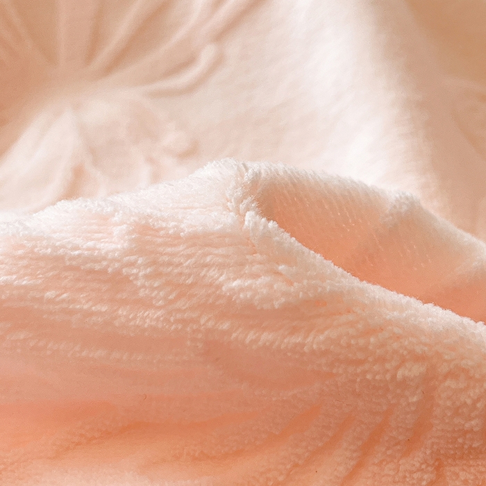 91家纺网 家纺一手货源 找家纺 金阳光家纺 2025新款雕花牛奶绒蕾丝花边款床单床盖四件套 艾薇尔-粉