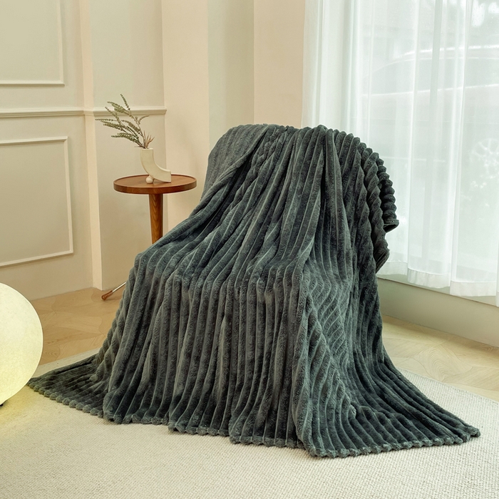 91家纺网 家纺一手货源 找家纺 乐窝家纺仓储 2025新款跨境外贸直播热品兔毛绒高克重多功能抽条毛毯盖毯午睡毯 深灰