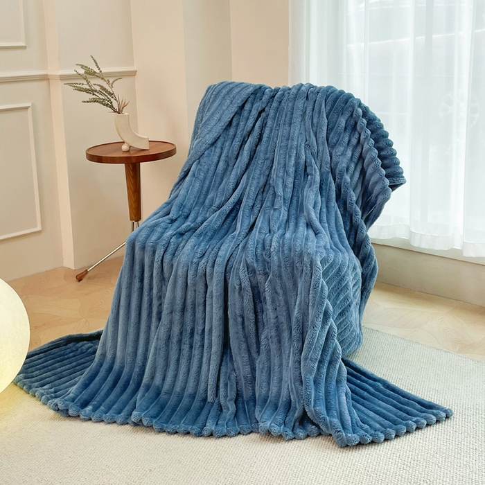 91家纺网 家纺一手货源 找家纺 乐窝家纺仓储 2025新款跨境外贸直播热品兔毛绒高克重多功能抽条毛毯盖毯午睡毯 藏青