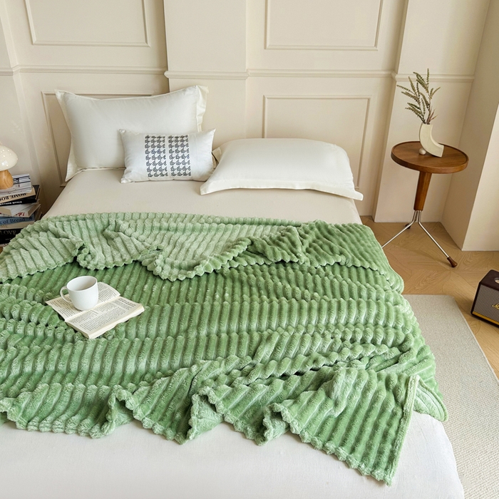 91家纺网 家纺一手货源 找家纺 乐窝家纺仓储 2025新款跨境外贸直播热品兔毛绒高克重多功能抽条毛毯盖毯午睡毯 果绿