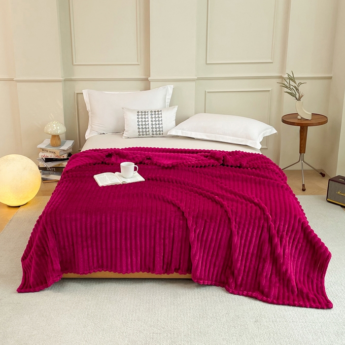 91家纺网 家纺一手货源 找家纺 乐窝家纺仓储 2025新款跨境外贸直播热品兔毛绒高克重多功能抽条毛毯盖毯午睡毯 酒红