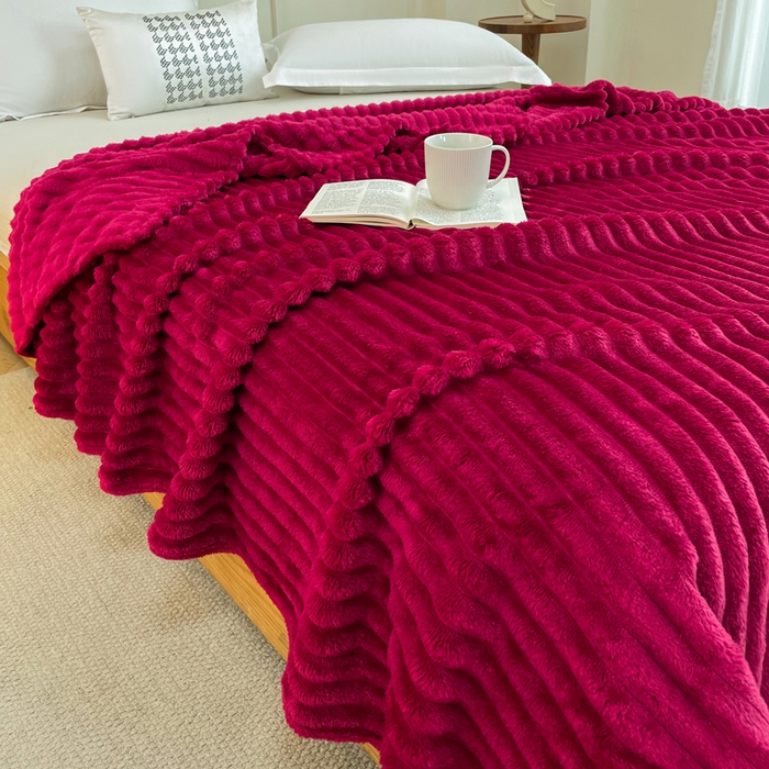 91家纺网 家纺一手货源 找家纺 乐窝家纺仓储 2025新款跨境外贸直播热品兔毛绒高克重多功能抽条毛毯盖毯午睡毯 酒红