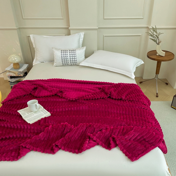 91家纺网 家纺一手货源 找家纺 乐窝家纺仓储 2025新款跨境外贸直播热品兔毛绒高克重多功能抽条毛毯盖毯午睡毯 酒红