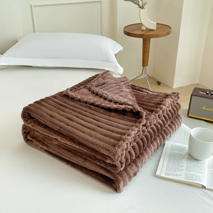 91家纺网 家纺一手货源 找家纺 乐窝家纺仓储 2025新款跨境外贸直播热品兔毛绒高克重多功能抽条毛毯盖毯午睡毯 咖色