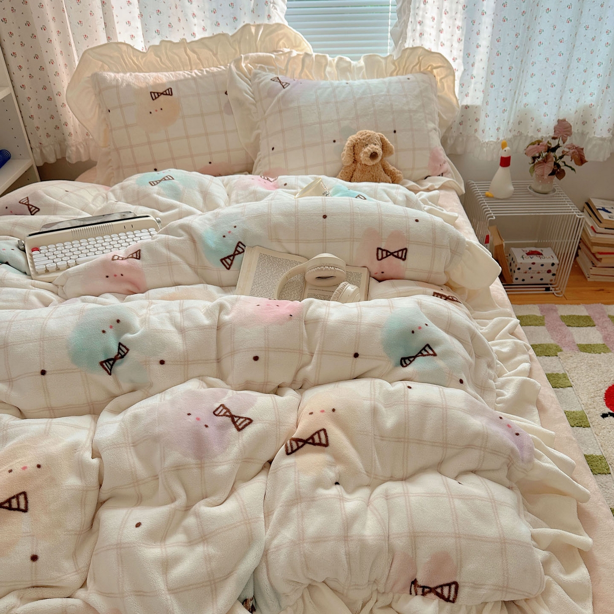 91家纺网 家纺一手货源 找家纺 （总）轻奢坊 2025新款牛奶绒ins博主风卡通印花花边四件套