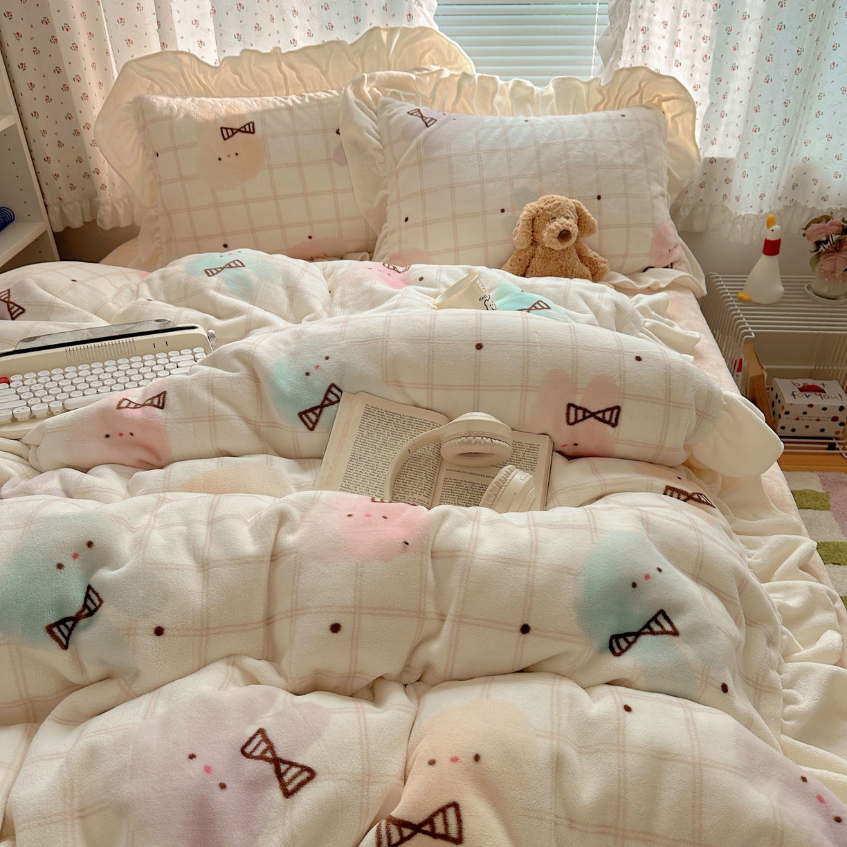 91家纺网 家纺一手货源 找家纺 （总）轻奢坊 2025新款牛奶绒ins博主风卡通印花花边四件套