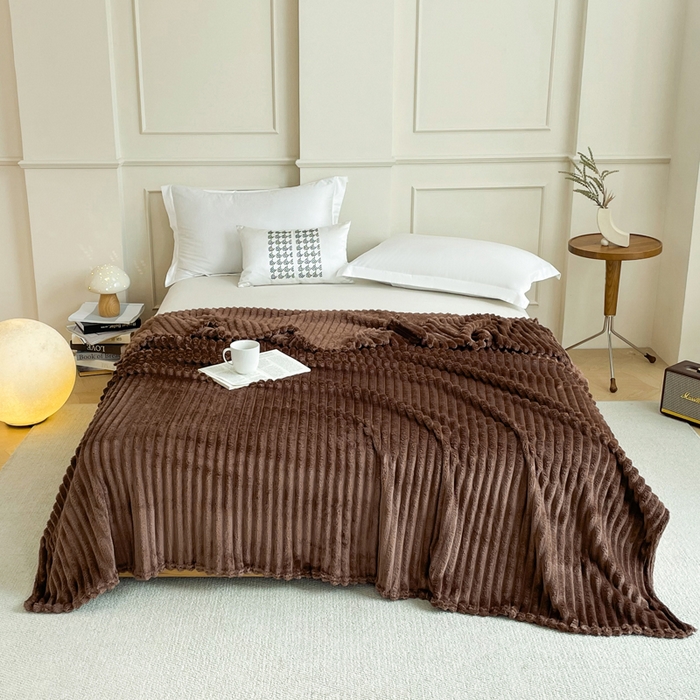 91家纺网 家纺一手货源 找家纺 乐窝家纺仓储 2025新款跨境外贸直播热品兔毛绒高克重多功能抽条毛毯盖毯午睡毯 咖色