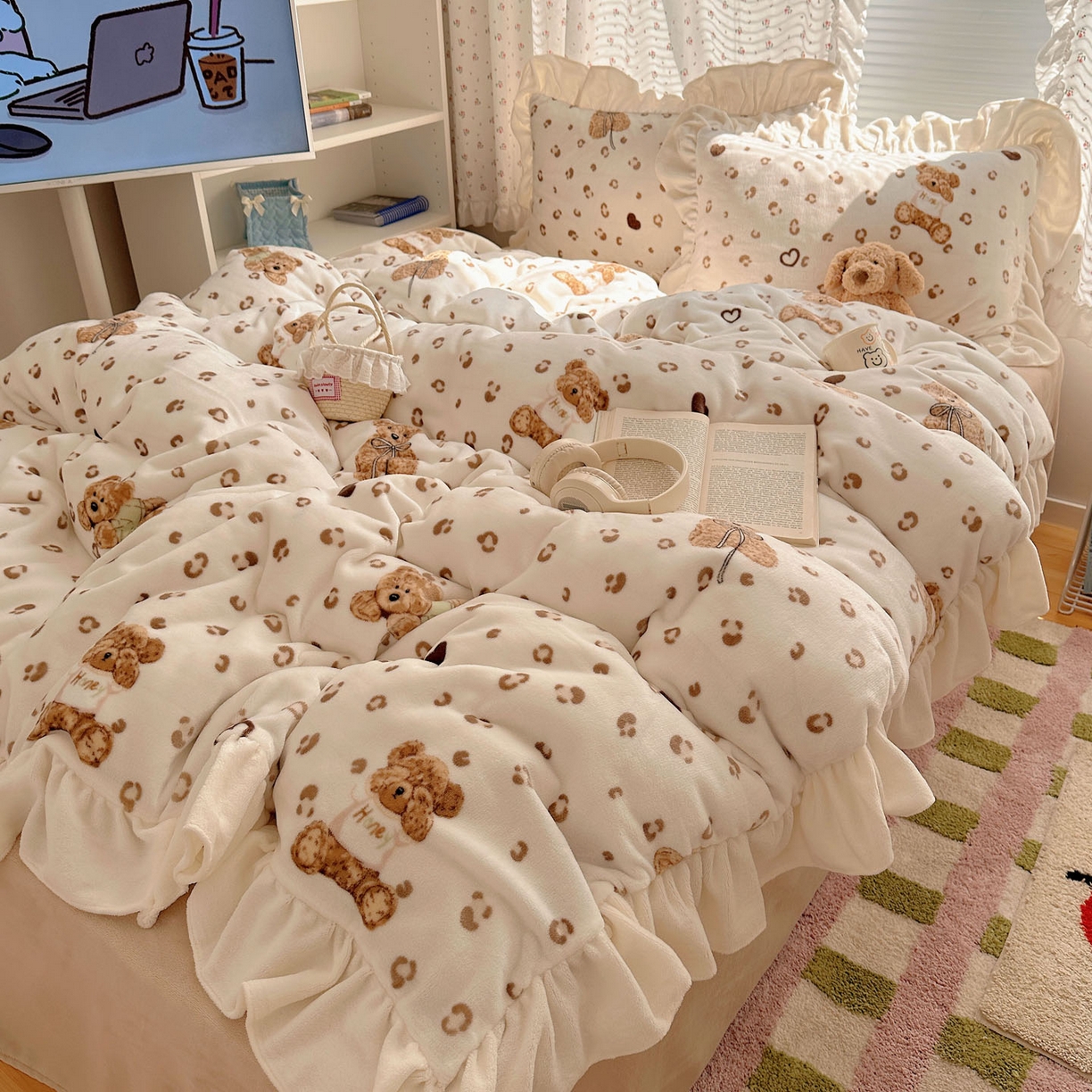 91家纺网 家纺一手货源 找家纺 轻奢坊 2025新款牛奶绒ins博主风卡通印花花边四件套 Q萌豹纹小熊