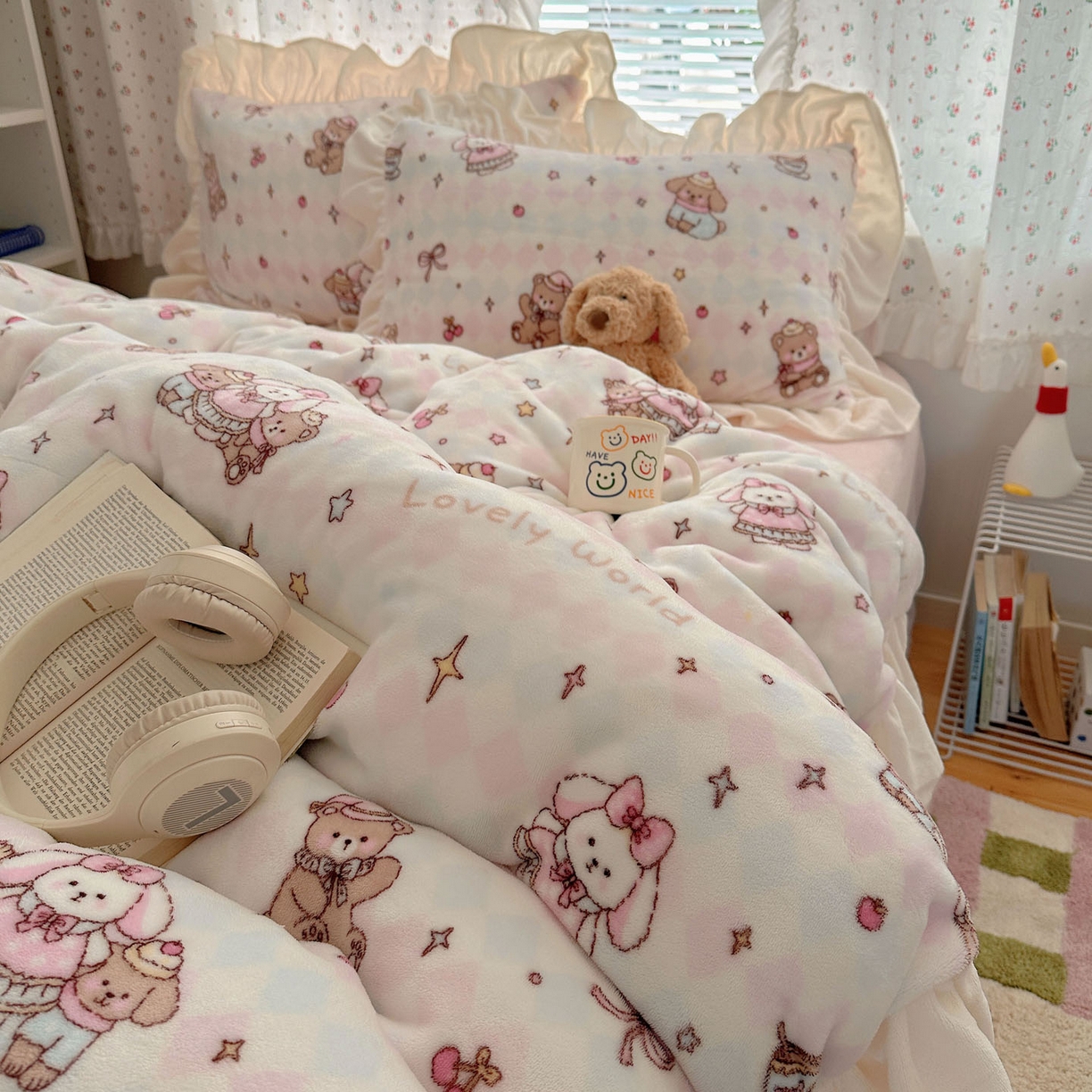 91家纺网 家纺一手货源 找家纺 轻奢坊 2025新款牛奶绒ins博主风卡通印花花边四件套 Q萌星星宠物