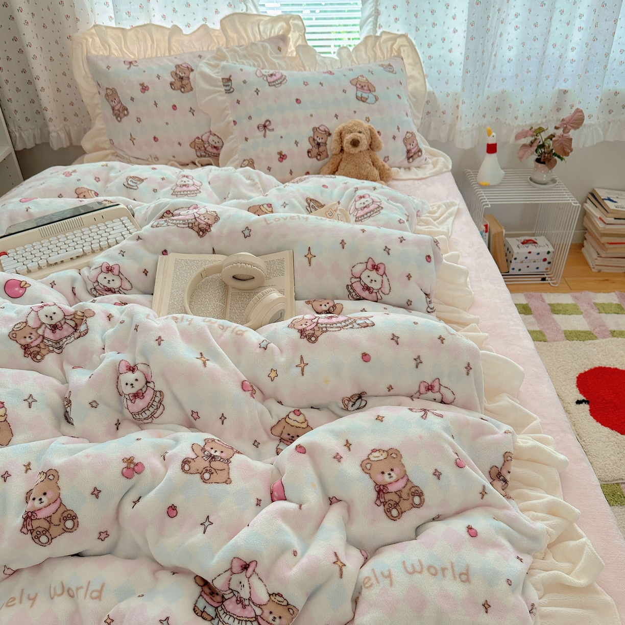 91家纺网 家纺一手货源 找家纺 轻奢坊 2025新款牛奶绒ins博主风卡通印花花边四件套 Q萌星星宠物