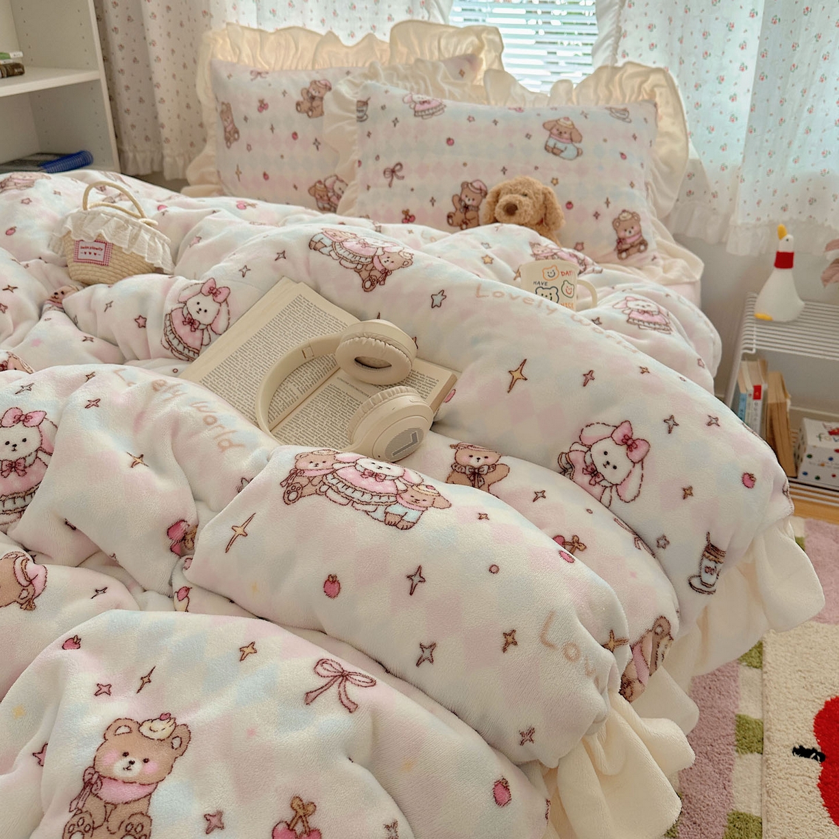 91家纺网 家纺一手货源 找家纺 轻奢坊 2025新款牛奶绒ins博主风卡通印花花边四件套 Q萌星星宠物