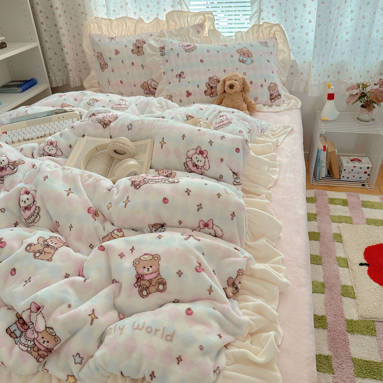 91家纺网 家纺一手货源 找家纺 轻奢坊 2025新款牛奶绒ins博主风卡通印花花边四件套 Q萌星星宠物