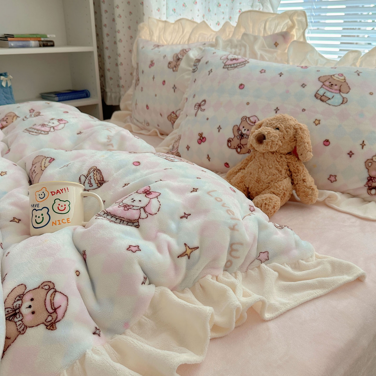 91家纺网 家纺一手货源 找家纺 轻奢坊 2025新款牛奶绒ins博主风卡通印花花边四件套 Q萌星星宠物