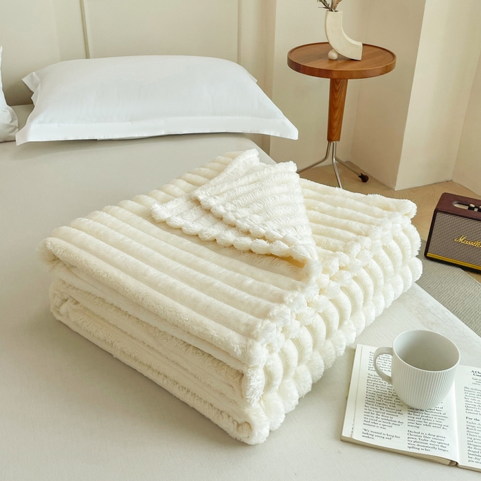 91家纺网 家纺一手货源 找家纺 乐窝家纺仓储 2025新款跨境外贸直播热品兔毛绒高克重多功能抽条毛毯盖毯午睡毯 奶白