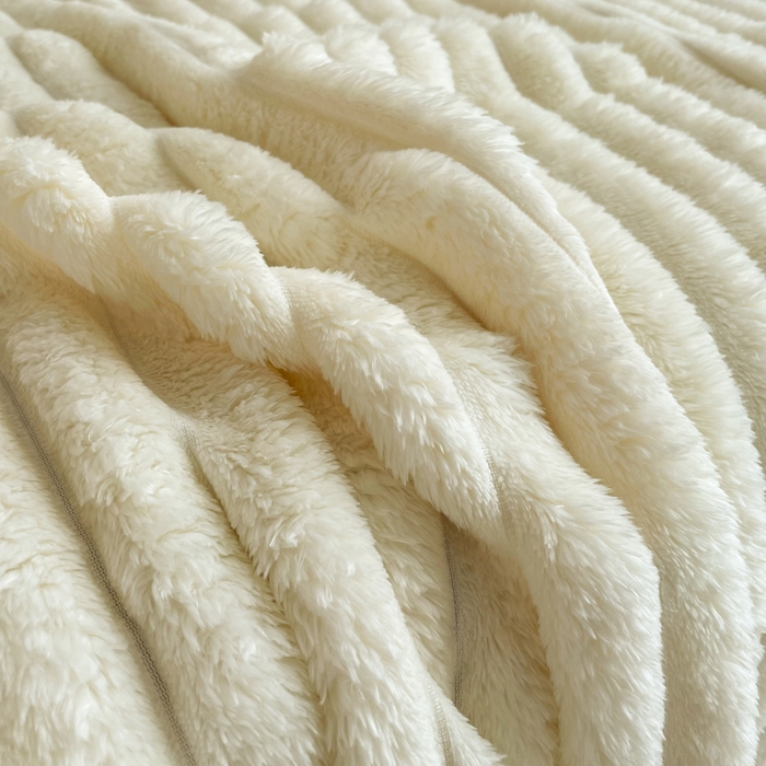 91家纺网 家纺一手货源 找家纺 乐窝家纺仓储 2025新款跨境外贸直播热品兔毛绒高克重多功能抽条毛毯盖毯午睡毯 奶白