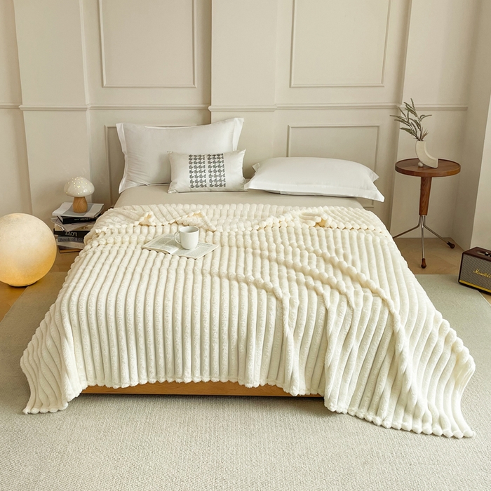 91家纺网 家纺一手货源 找家纺 乐窝家纺仓储 2025新款跨境外贸直播热品兔毛绒高克重多功能抽条毛毯盖毯午睡毯 奶白