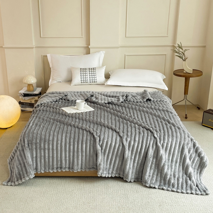 91家纺网 家纺一手货源 找家纺 乐窝家纺仓储 2025新款跨境外贸直播热品兔毛绒高克重多功能抽条毛毯盖毯午睡毯 浅灰