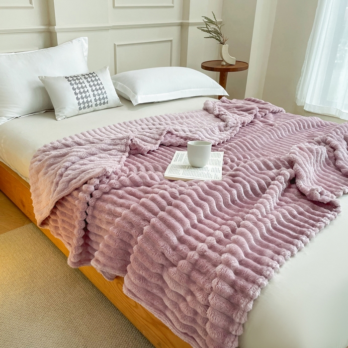 91家纺网 家纺一手货源 找家纺 乐窝家纺仓储 2025新款跨境外贸直播热品兔毛绒高克重多功能抽条毛毯盖毯午睡毯 紫色