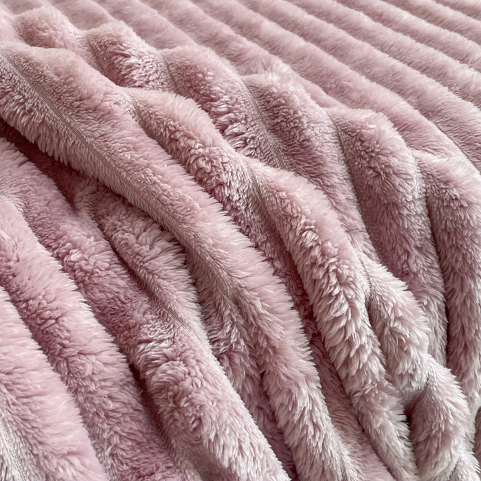 91家纺网 家纺一手货源 找家纺 乐窝家纺仓储 2025新款跨境外贸直播热品兔毛绒高克重多功能抽条毛毯盖毯午睡毯 紫色