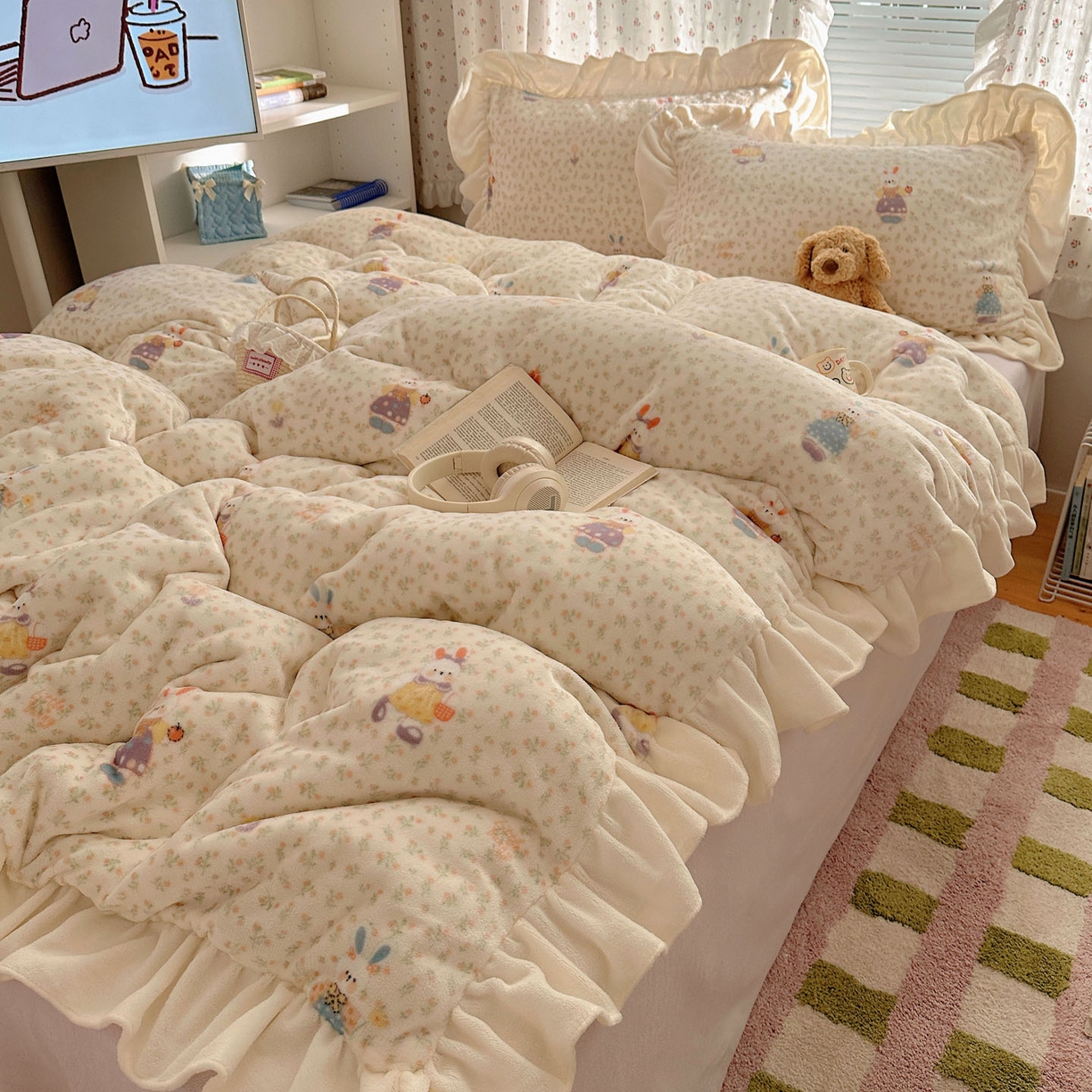 91家纺网 家纺一手货源 找家纺 轻奢坊 2025新款牛奶绒ins博主风卡通印花花边四件套 Q萌碎花小兔