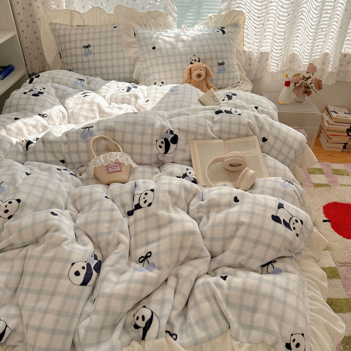 轻奢坊 2025新款牛奶绒ins博主风卡通印花花边四件套 Q萌格子熊猫