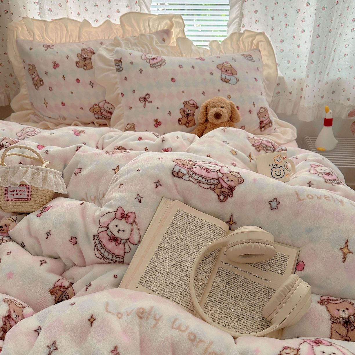 91家纺网 家纺一手货源 找家纺 轻奢坊 2025新款牛奶绒ins博主风卡通印花花边四件套 Q萌星星宠物