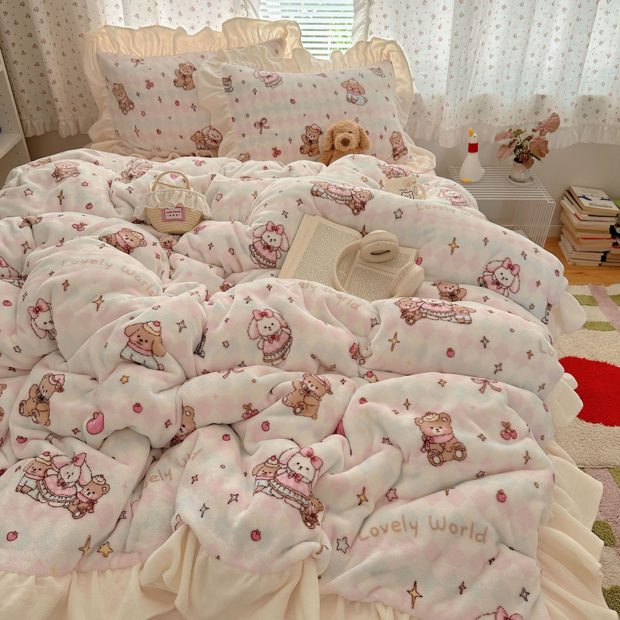 91家纺网 家纺一手货源 找家纺 轻奢坊 2025新款牛奶绒ins博主风卡通印花花边四件套 Q萌星星宠物