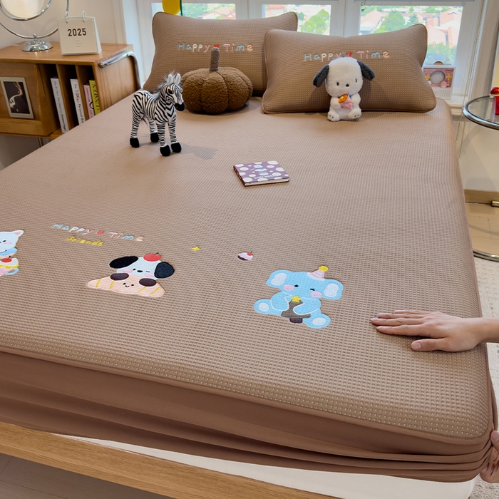 91家纺网 家纺一手货源 找家纺 （总）澜妃 2025新款华夫格夹棉刺绣床笠单品床笠单件单床笠