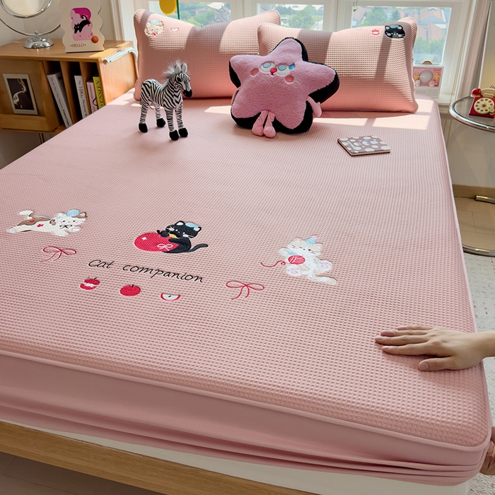 91家纺网 家纺一手货源 找家纺 （总）澜妃 2025新款华夫格夹棉刺绣床笠单品床笠单件单床笠