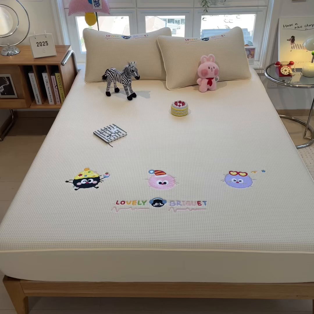 91家纺网 家纺一手货源 找家纺 （总）澜妃 2025新款华夫格夹棉刺绣床笠单品床笠单件单床笠