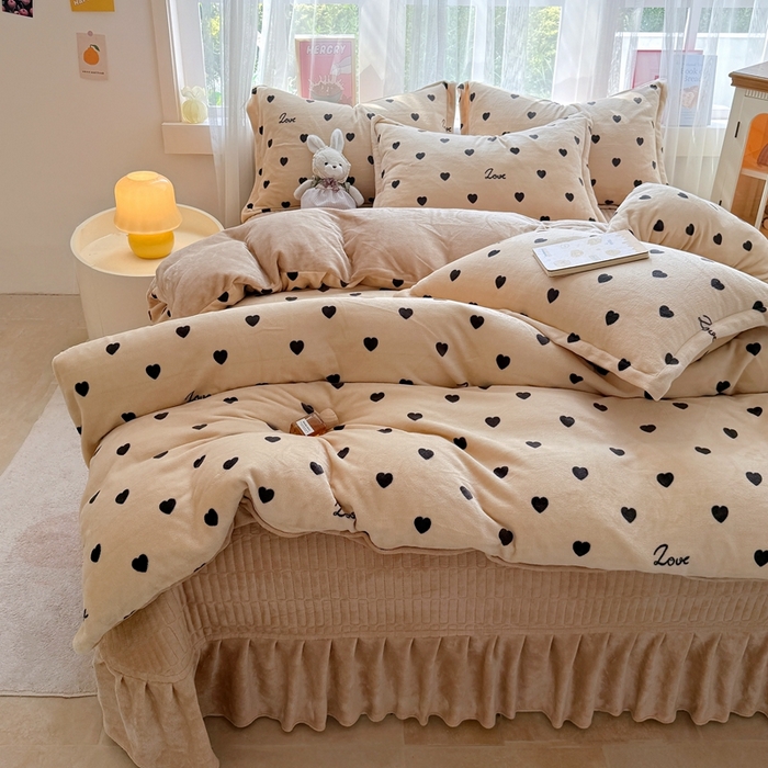 91家纺网 家纺一手货源 找家纺 铠畅 2025新款牛奶绒碎花床单床盖四件套 花妖系列云裳-爱心咖