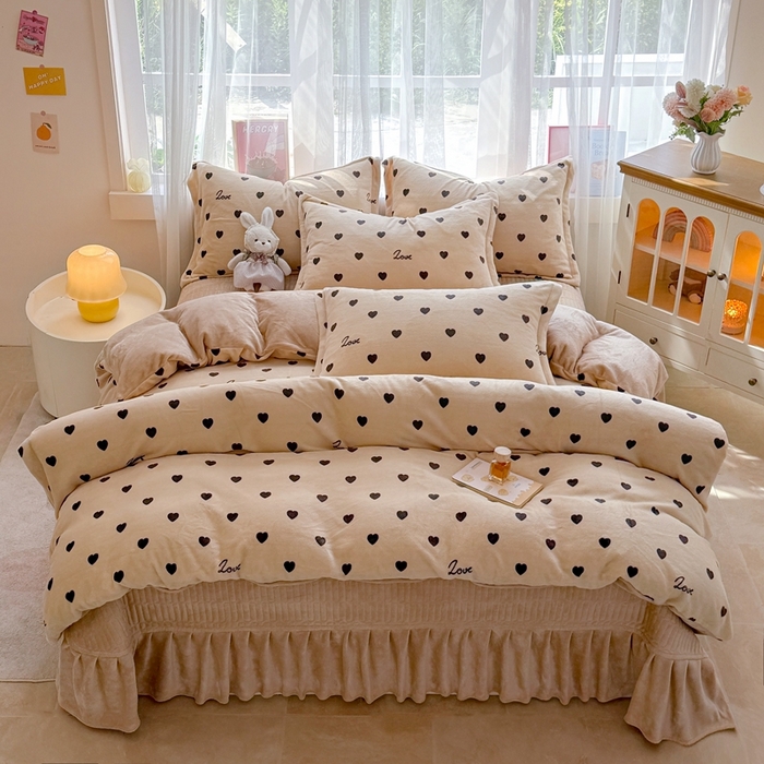 91家纺网 家纺一手货源 找家纺 铠畅 2025新款牛奶绒碎花床单床盖四件套 花妖系列云裳-爱心咖