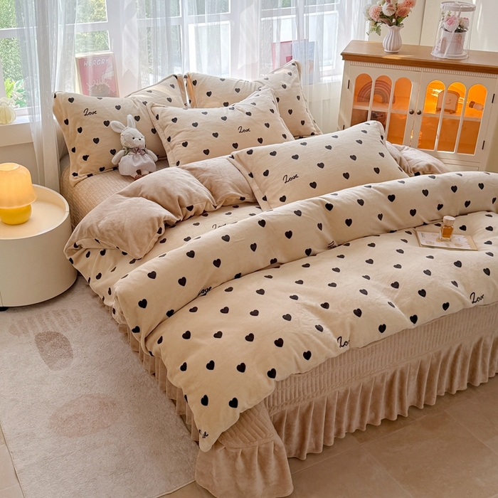 91家纺网 家纺一手货源 找家纺 铠畅 2025新款牛奶绒碎花床单床盖四件套 花妖系列云裳-爱心咖