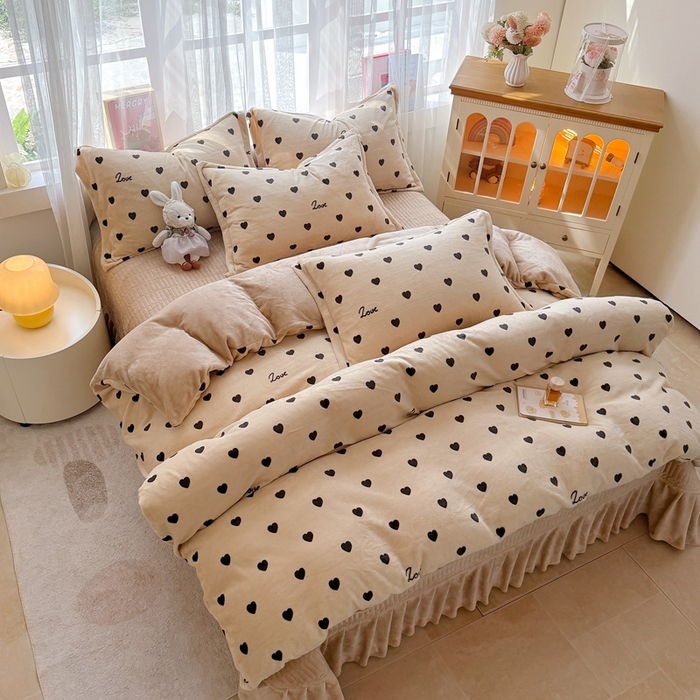 91家纺网 家纺一手货源 找家纺 铠畅 2025新款牛奶绒碎花床单床盖四件套 花妖系列云裳-爱心咖