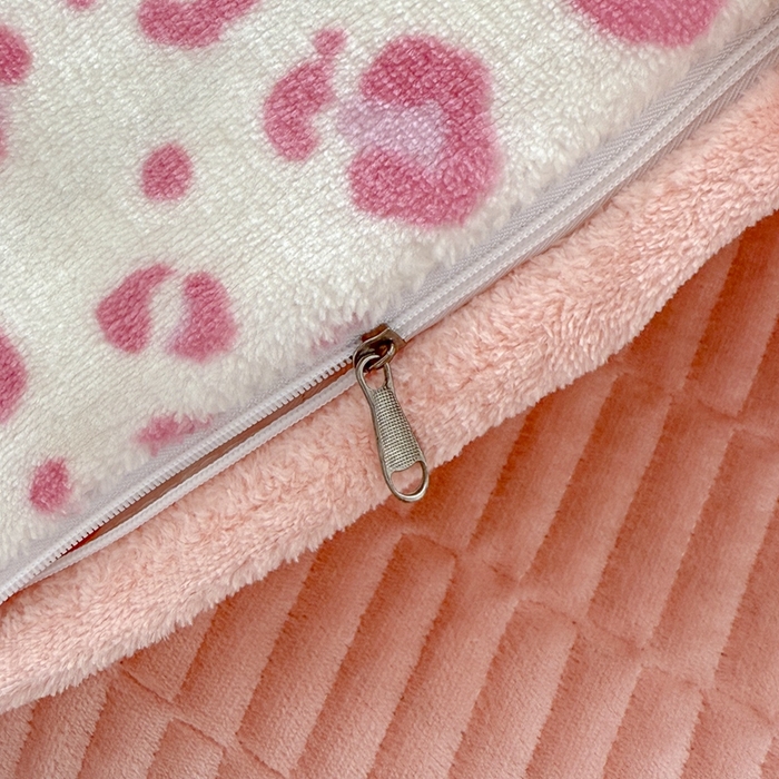 91家纺网 家纺一手货源 找家纺 铠畅 2025新款牛奶绒碎花床单床盖四件套 花妖系列云裳-粉色豹纹