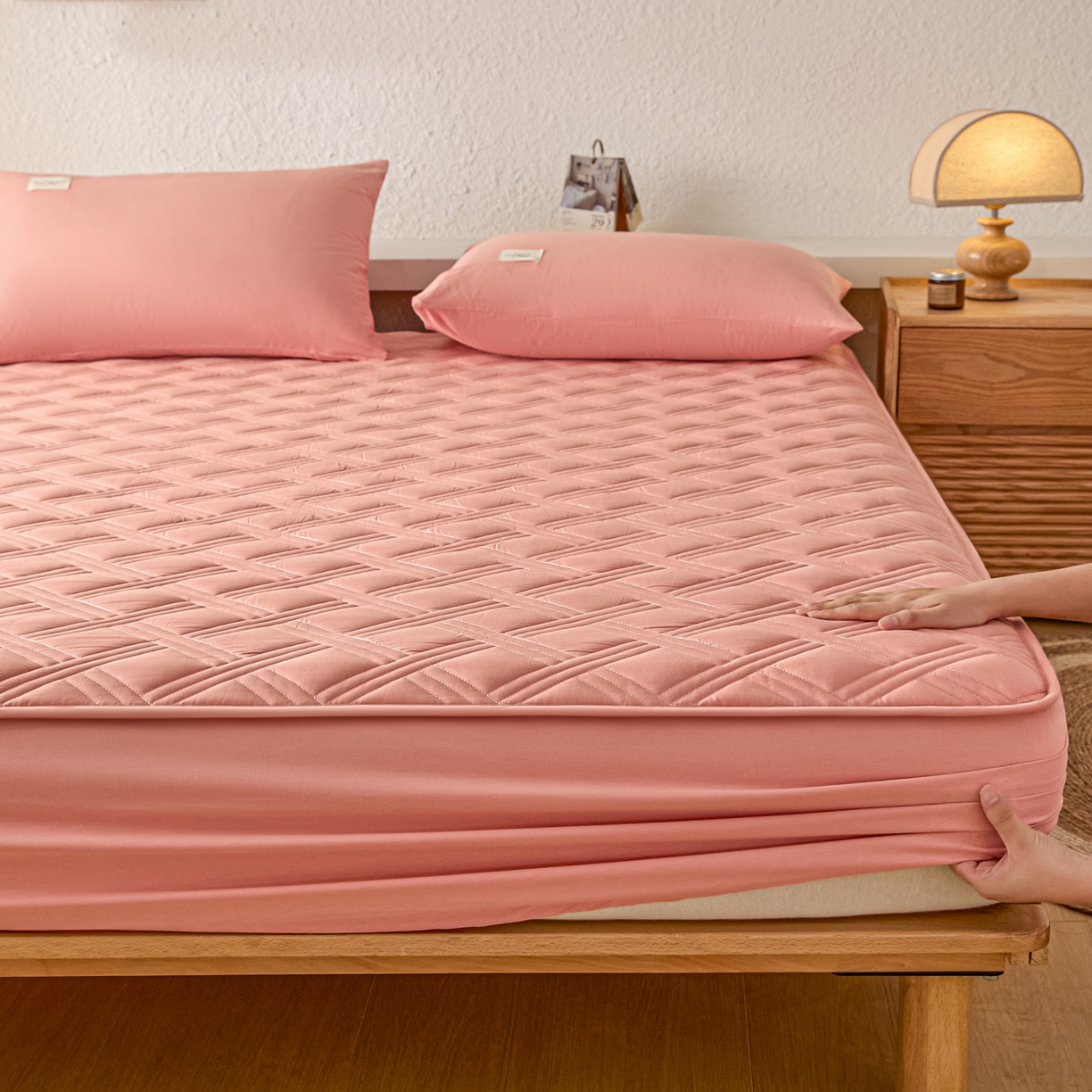 91家纺网 家纺一手货源 找家纺 衿成家纺 2025新款全棉夹棉单床笠床笠单件方格子 方格子-淡粉