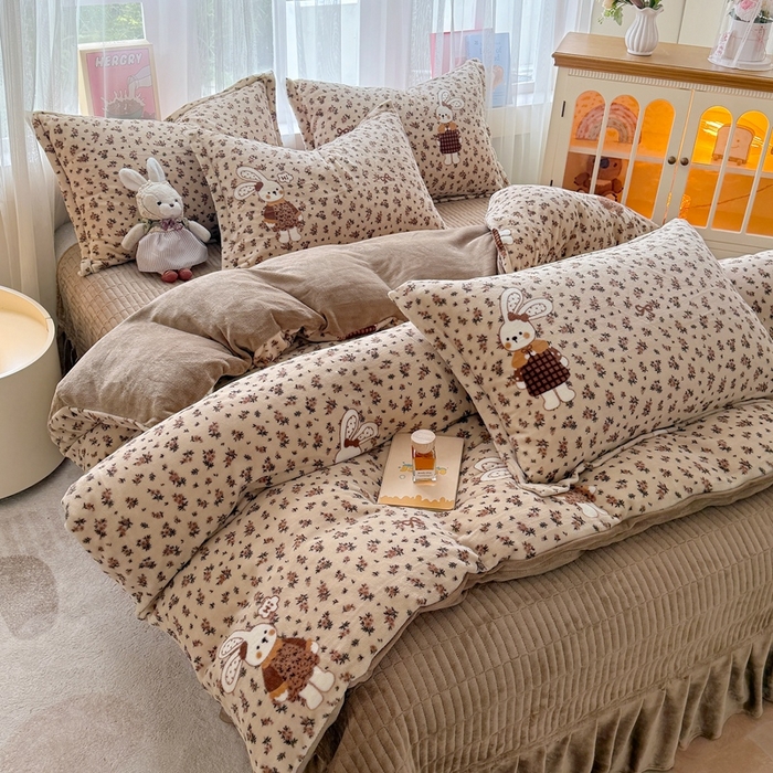 91家纺网 家纺一手货源 找家纺 铠畅 2025新款牛奶绒碎花床单床盖四件套 花妖系列云裳-乖乖兔