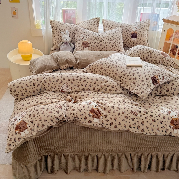 91家纺网 家纺一手货源 找家纺 铠畅 2025新款牛奶绒碎花床单床盖四件套 花妖系列云裳-乖乖兔