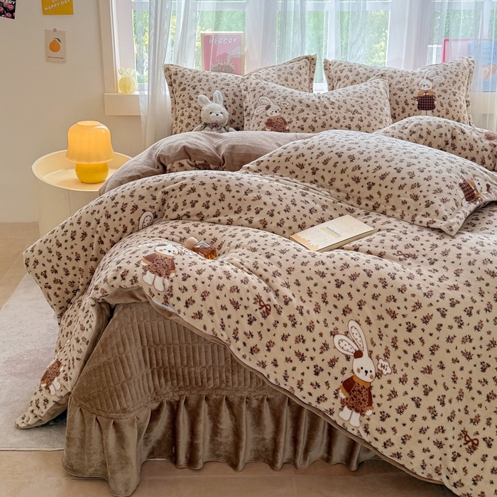 91家纺网 家纺一手货源 找家纺 铠畅 2025新款牛奶绒碎花床单床盖四件套 花妖系列云裳-乖乖兔