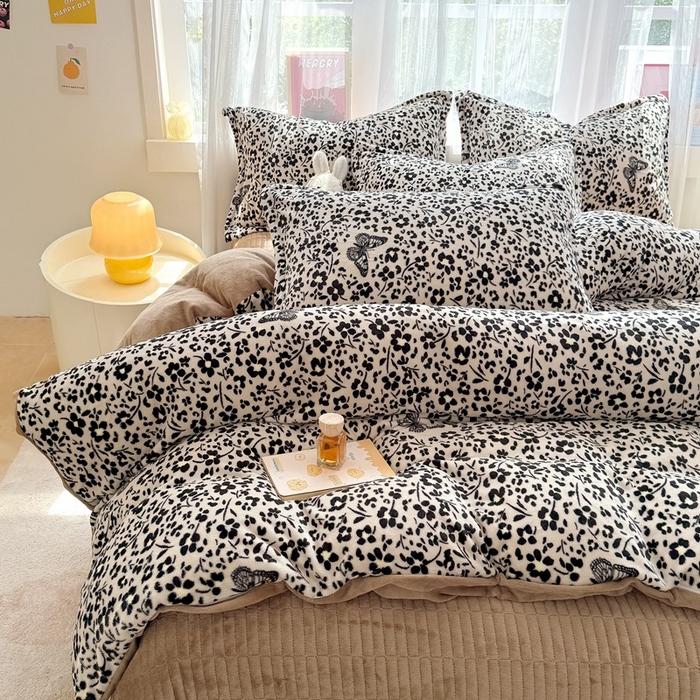 91家纺网 家纺一手货源 找家纺 铠畅 2025新款牛奶绒碎花床单床盖四件套 花妖系列云裳-花海蝴蝶