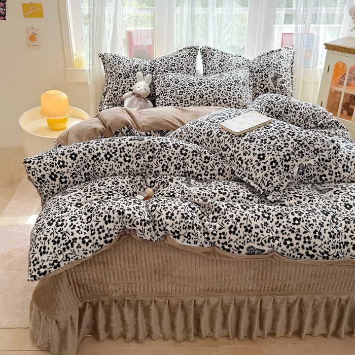 91家纺网 家纺一手货源 找家纺 铠畅 2025新款牛奶绒碎花床单床盖四件套 花妖系列云裳-花海蝴蝶